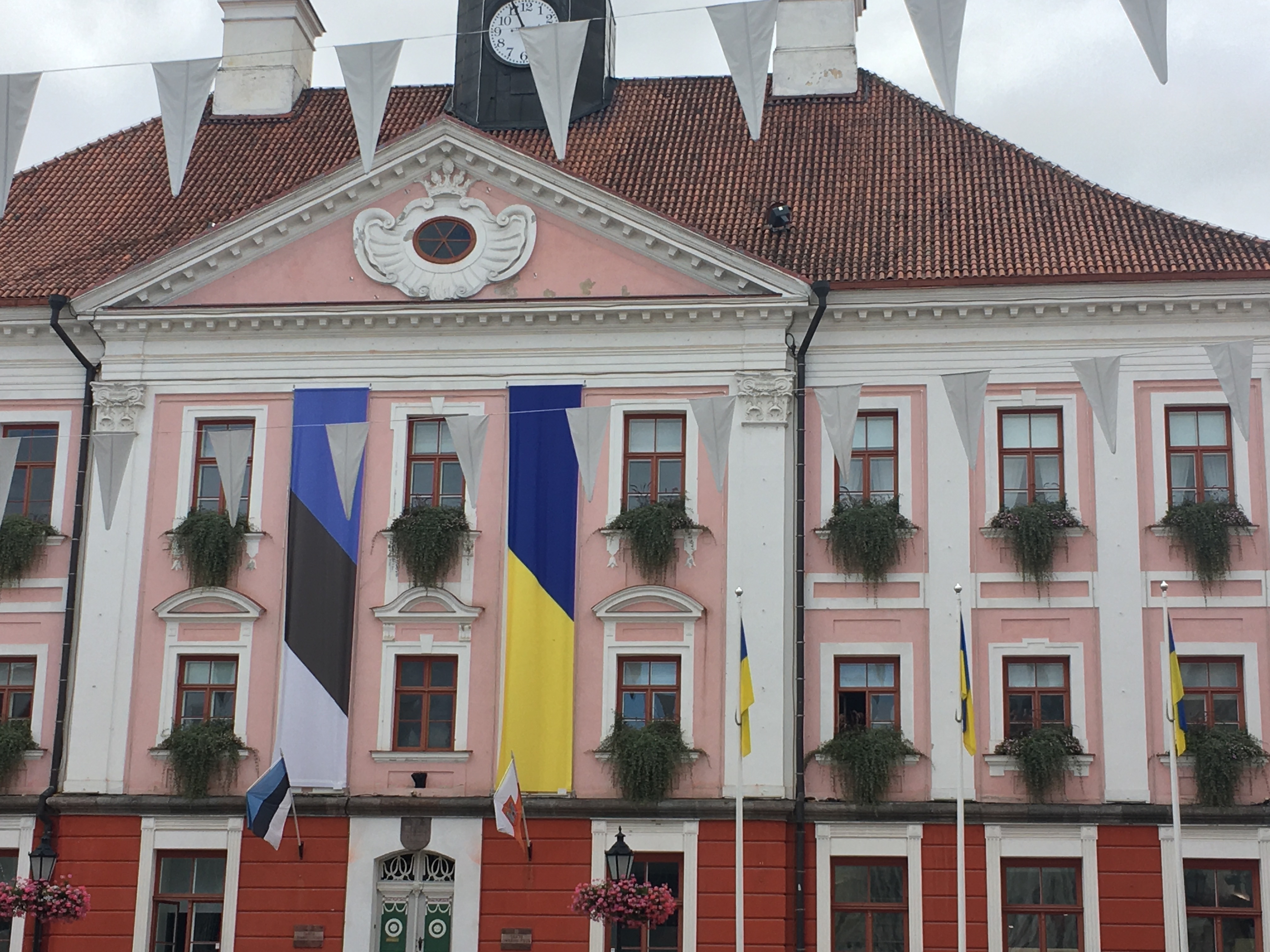 Tartu Town Hall flying both Estonian and Ukranian flags